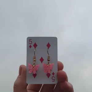 Örhängen glittriga fjärilar - Fina hängande örhängen glittriga fjärilar