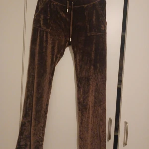 Juicy - Juicy färg: brun stl:M. Säljer för 800kr kostar igentligen 1019.99kr 