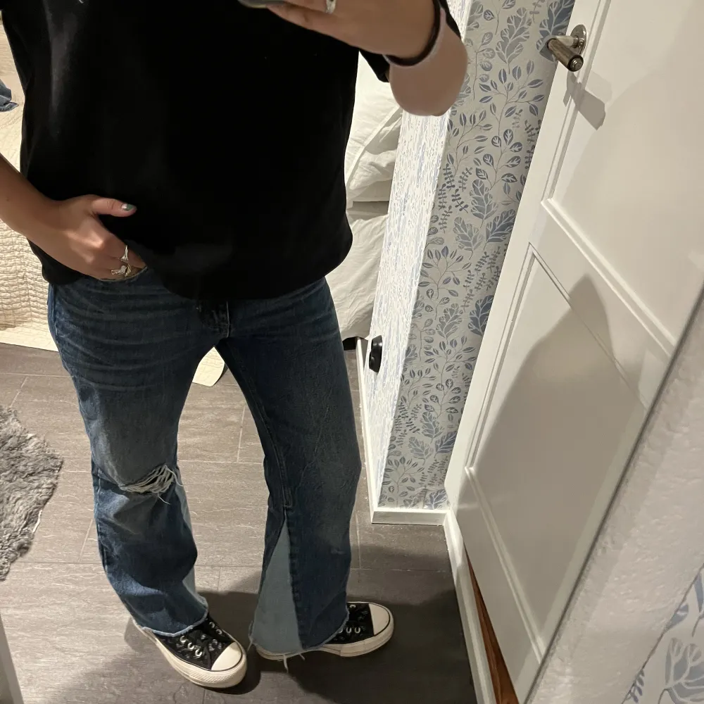 Världens coolaste Sandro jeans!! Passar någon som är runt 160! . Jeans & Byxor.