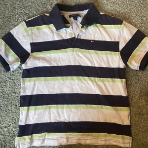 Polo - Randig polo tröja från Tommy hilfiger 
