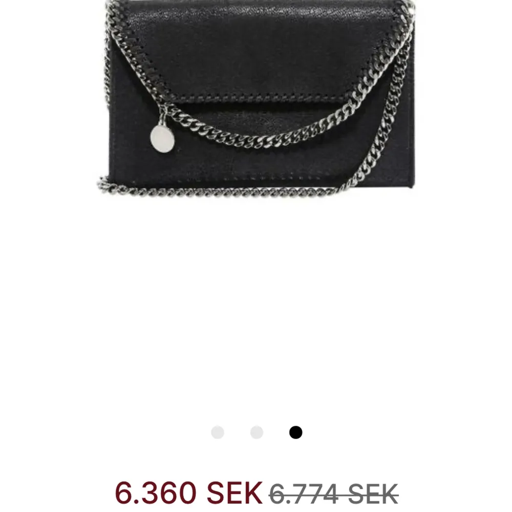 Säljer min stella McCartney väska för att den inte kommer till användning! Skriv privat för fler bilder💓. Väskor.