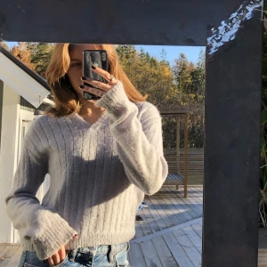 Stickad tröja - Ljusblå stickad tröja