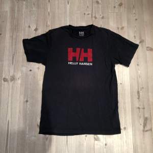 Helly Hansen t-shirt, lite solblekt. Storlek medium. 