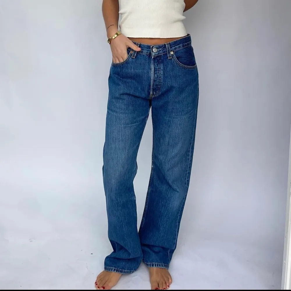Säljer mina nyinköpta Levis jeans 501 w:32 L:30  . Jeans & Byxor.