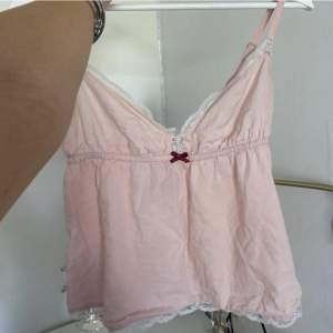 Skit snygga odd molly linne i baby rosa Som ny, finns inte att köpa nånstans  längre💗Storlek 0 som motsvarar xs/s Justerbara band så går att göra mindre och större. TRYCK INTE KÖP NU!