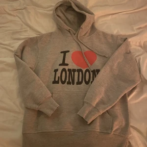 hoodie I❤️LONDON - säljer min helt oanvända i love london hoodie. 200kr + frakt💓