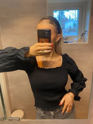 Nyårs tröja  - Perfekta tröjan för nyår, från Vero Moda! Storlek M