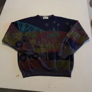 Vintage Knit - Made in italy, superfin piece. Fits S-M  Cond 6/10, finns 2-3 ytterst små hål då jag tvättade den för våldsamt en gång