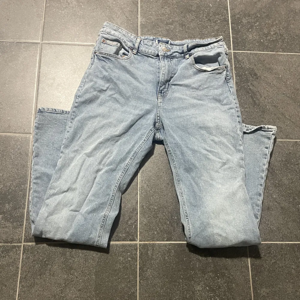 Jeans från hm bra skick. Storlek 42-44.. Jeans & Byxor.