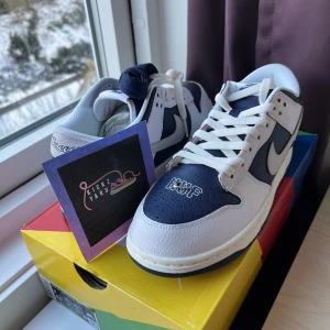 HUF x Nike SB Dunk Low NYC - HUF x Nike SB Dunk Low NYC Storlek: 41 Pris: 2199kr kvitto finns  finns i göteborg/frakt