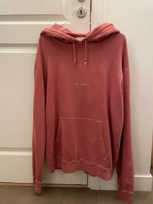 YSl SLP Yves saint Laurent Paris hoodien tröja  - Mycket bra skick  Storlek xl passa lite i storlek  Kvitto finns 
