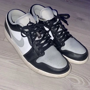 Jordan 1 sneaker - Säljer mina jordan 1 storlek 45. Pris kan diskuteras. Kan fraktas