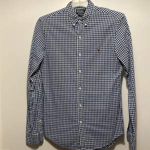 Oxford skjorta från Polo Ralph Lauren. Storlek: S. Passform: Slimfit