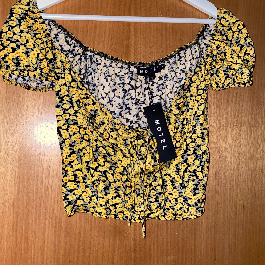 Blommig offshoulder topp