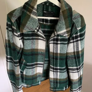”Filt”jacka  - Riktigt schyst jacka för höst och vår i väldigt bra skick. Jackan är i Size medium och går självklart att postas.
