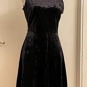 Ny svart klänning HM