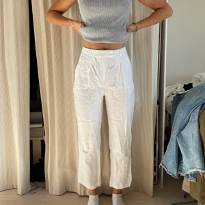 Vita linnebyxor  - Sötaste krispigt vita linnebyxora🤍