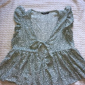 Tröja/topp strl xs  - Grön topp  Strl xs Aldrig använd 100kr 