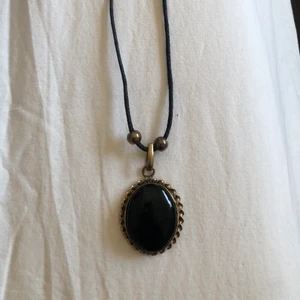 Vintage halsband - Så fint vintage halsband❤️ Vid intresse kan du skriva privat, pris går att diskutteras! Jag kan skicka fler bilder med den på osv!