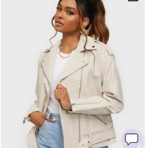 Missguided biker jacket - Storlek 38, passar S. Säljer pågrund av att den inte används. Den är som ny. 