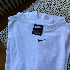 Vit T-shirt  - Vit t shirt från Nike