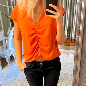 Zara topp - Så fin orange topp från zara🧡🧡 Helt oanvänd!