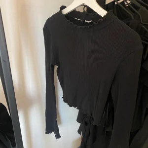 Nakd - Topp från nakd! Obs, andra bilden är de min spegel som är smutsig inte tröjan.. köpare står för frakt!🥰