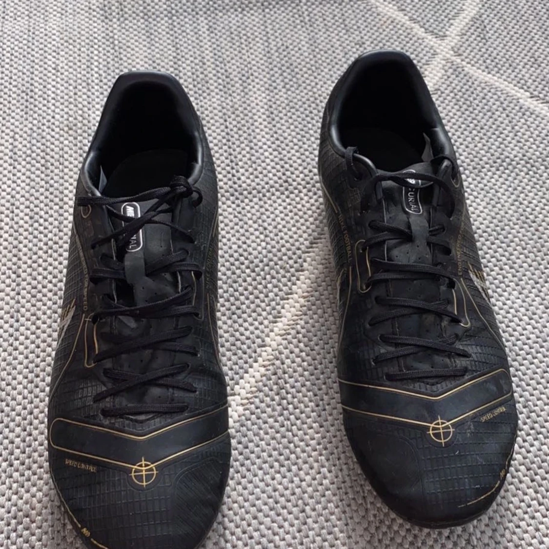 Nike fotbollsskor st 42,5