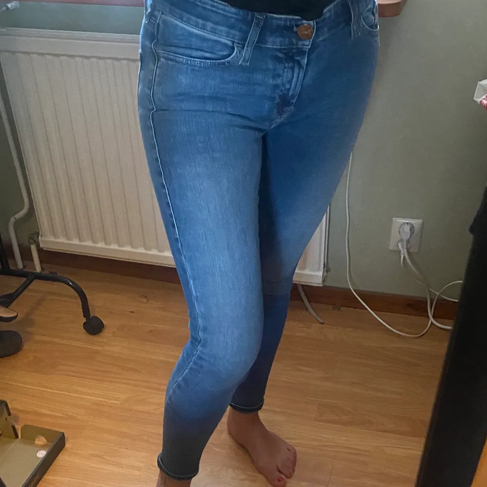 Diesel jeans Slandy med normal/låg midja med mycket stretch. 26x30 Nyskick! . Jeans & Byxor.