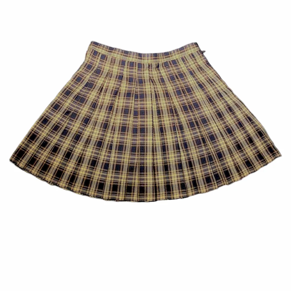 Super Snygg kjol från pull&bear! Perfekt för höstiga outfits 🍂 . Kjolar.
