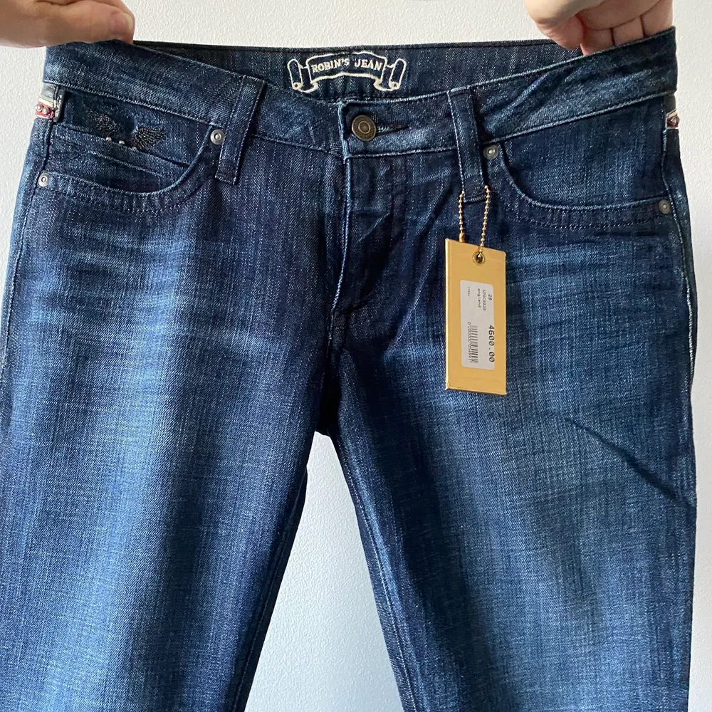 Helt nya med prislapp kvar. Originalpris: 4600kr. Jeans & Byxor.