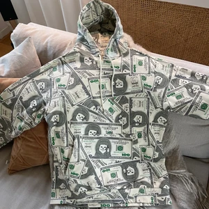 Ripndip  - Säljer en oanvänd Ripndip hoodie. Skick 10/10, Nypris 1000kr, Mitt pris 200kr