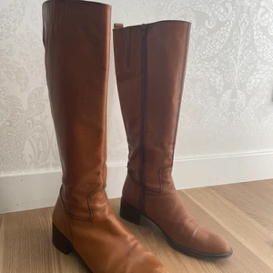 Bruna läder boots  - Köpt second hand, storlek 39
