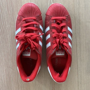 Adidas 38 - Slitna men mest på insidan. 