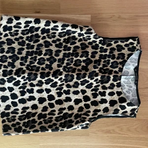 Blus Zara - Super fin leopard blus från zara i storlek xs som är för liten för mig❤️