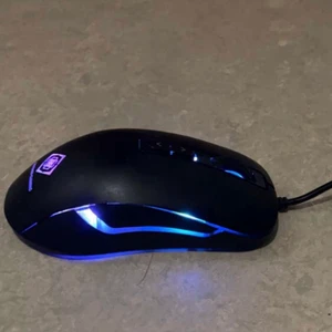 Usb mus - Världe 1000 kr men sälj för 550 kr, lysande, i väldigt bra skick 