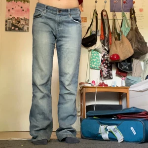 Ljusa jeans - Ljusblå baggy jeans SUPERsnygga men har ett par nästan likadana som jag använder mera🤪 