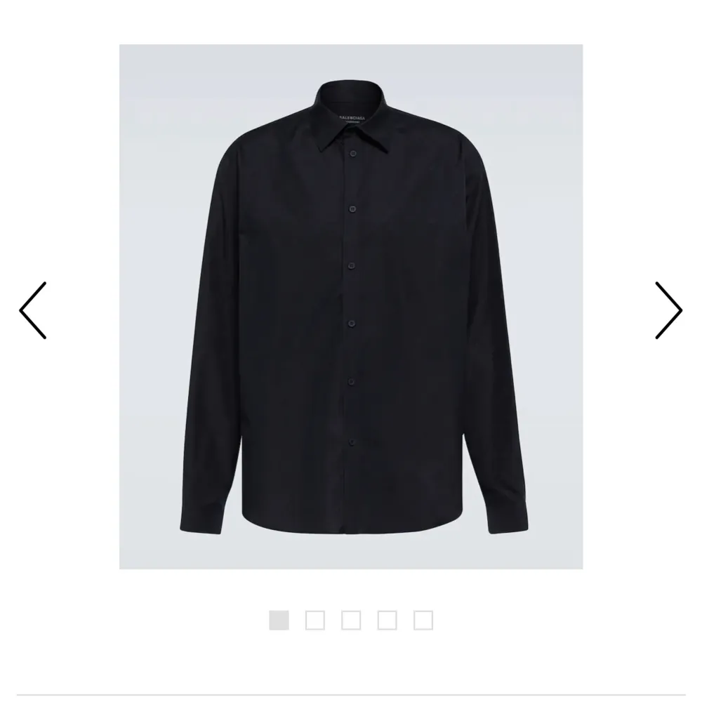 En jätte fin äkta balenciaga skjorta i jätte bra sick. Köpt för 650€ säljer för 1000 pris kan diskuteras . Skjortor.
