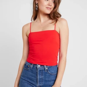 Linne - Ett av dessa populära linnen från ginatricot i färgen röd💕 Storlek XS, köparen står för frakt! (Första bilden är lånad)