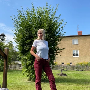 Machesterbyxor - Manchester byxor i vinrött som också är bootcut. Har aldrig använt men är köpte secondhand