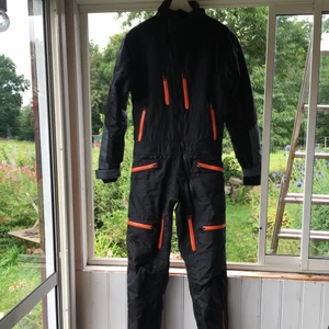 Mc ställ str S - Använt en sesong så så gott som ny. Många fickor och ett tunt foder inuti. Kan fraktas eller provas om så önskas. 