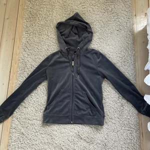 Tjocktröja  - Säljer denna då jag köpte fel storlek 💗