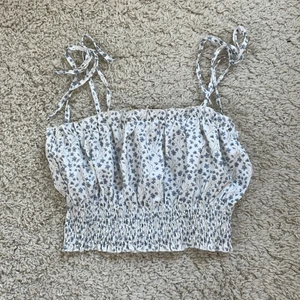 Topp - Säljer för att den är förstor 💗