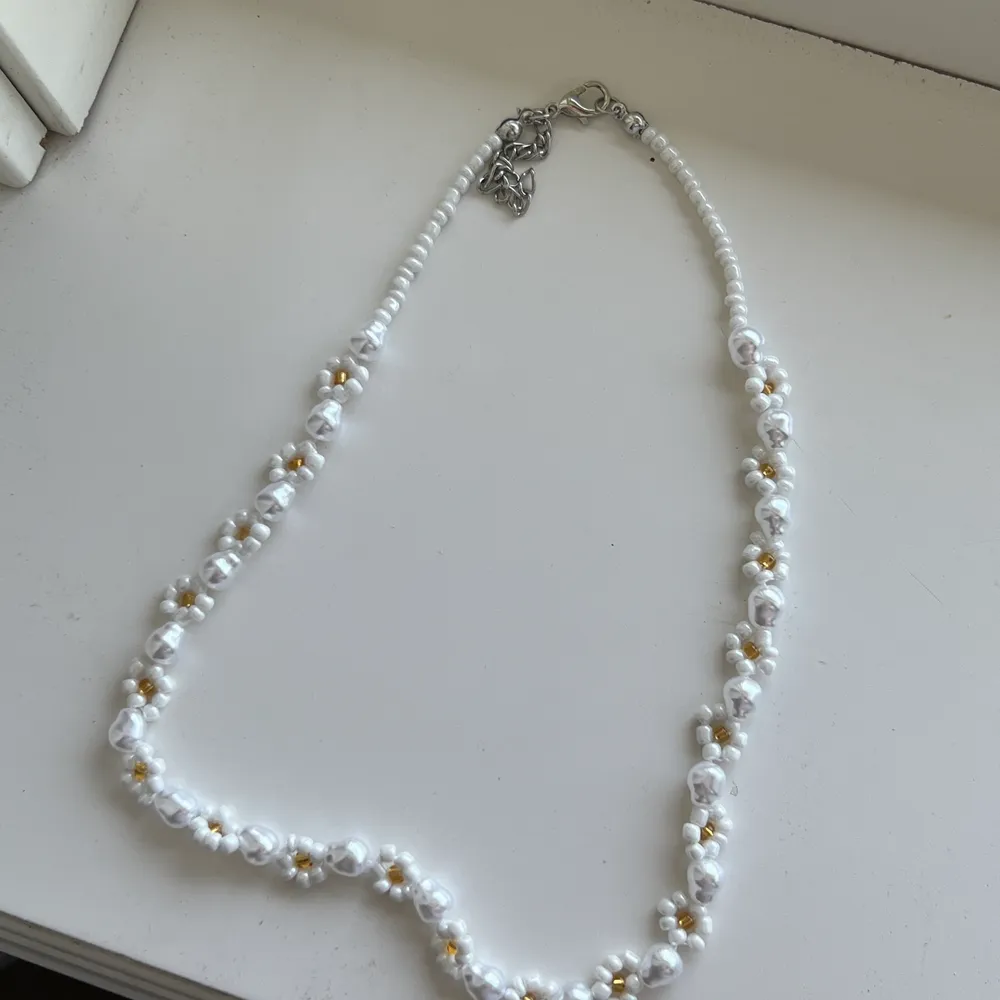 Gör egna halsband i alla olika färger och storlekar, säljer detta för 149kr. Accessoarer.