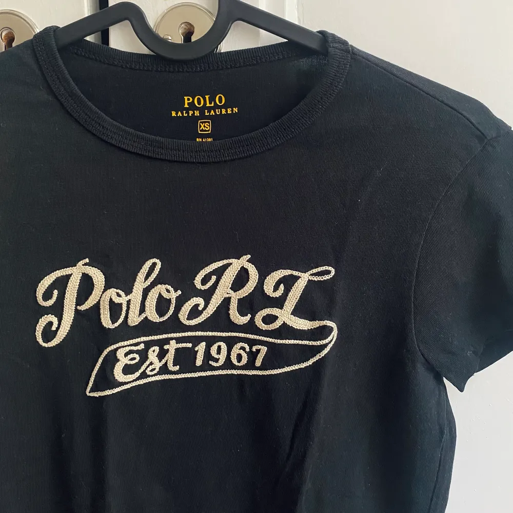 Så snygg t-shirt från Polo Ralph Lauren i strl XS💕. T-shirts.