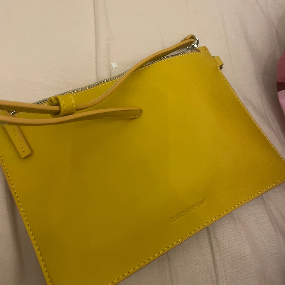 Cw axelväska. Gul  - 91