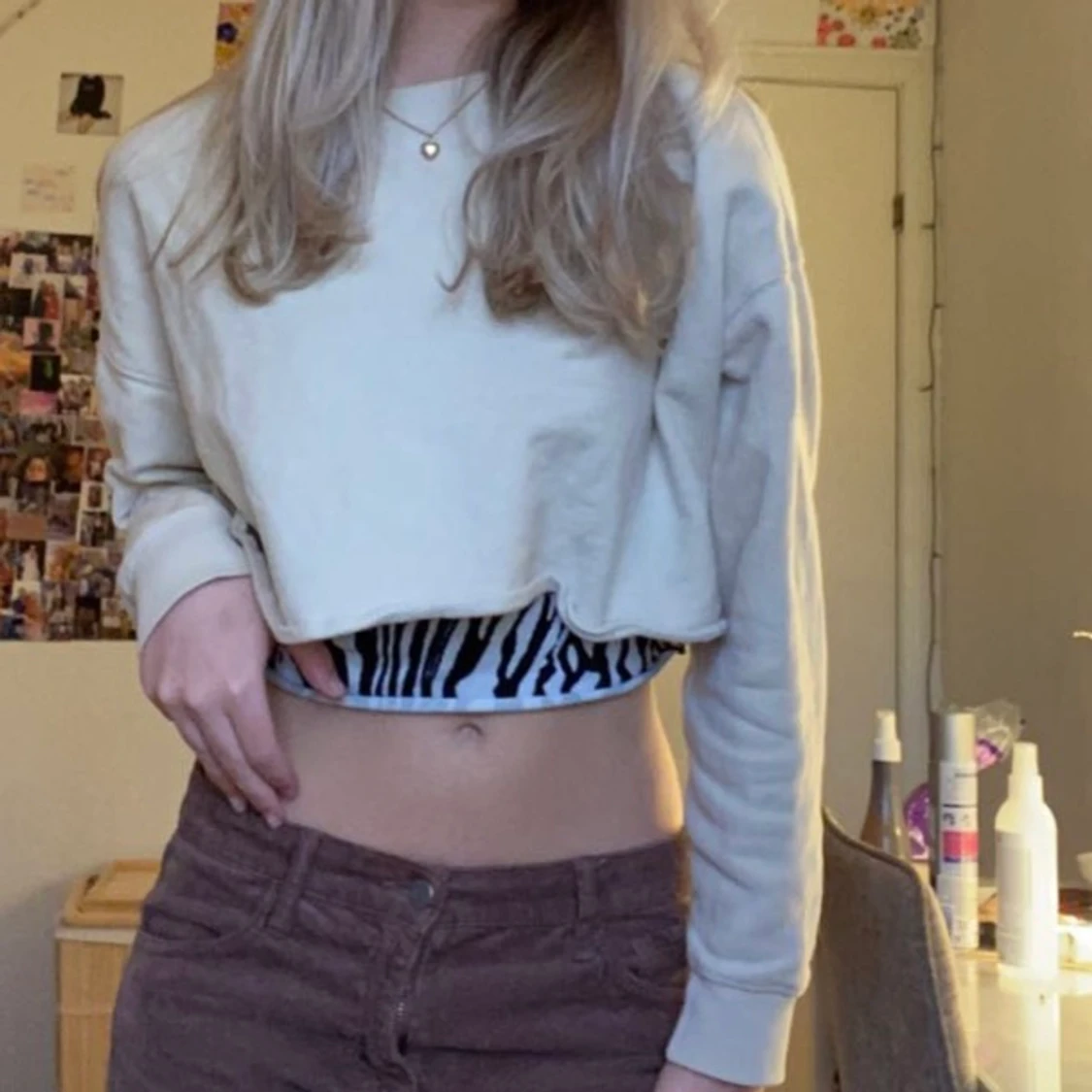 Beige croppad sweatshirt