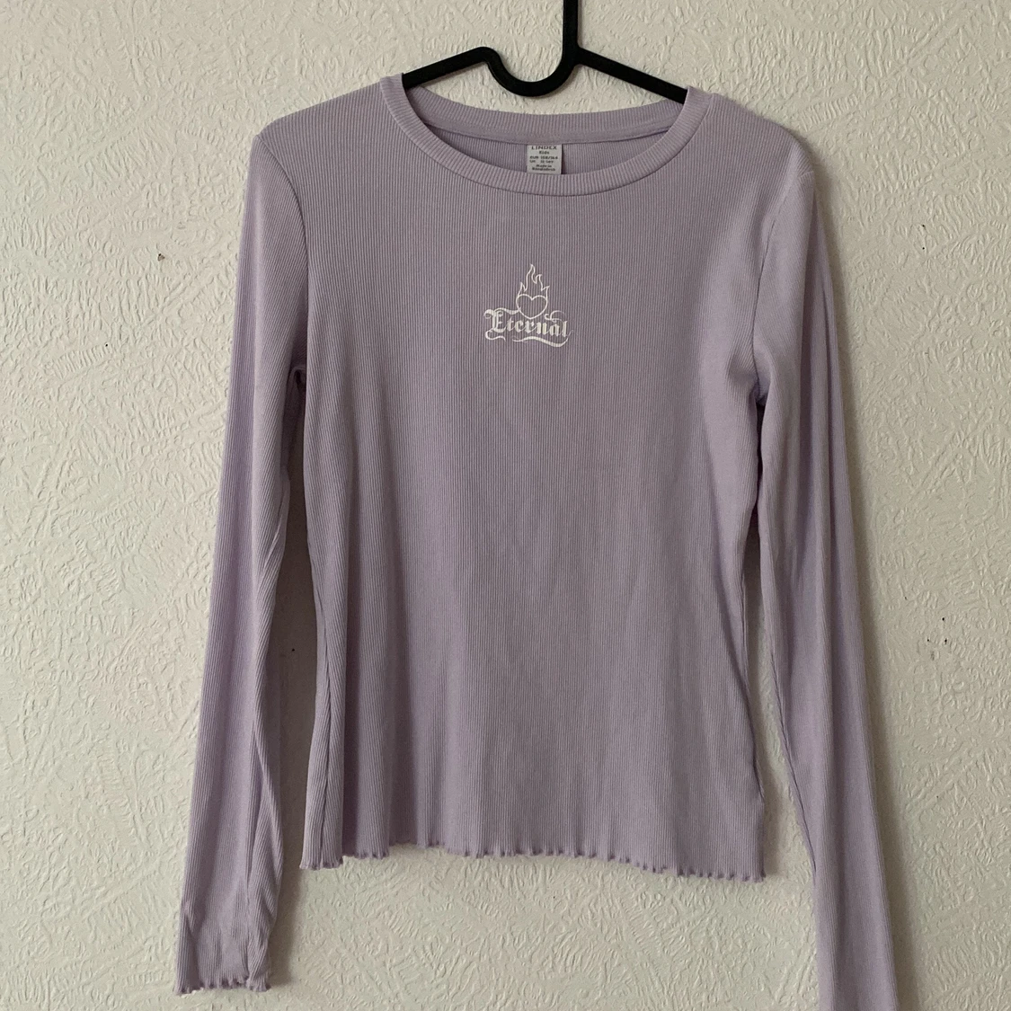 Lilla tröja med ett vit tryck storlek 158/164