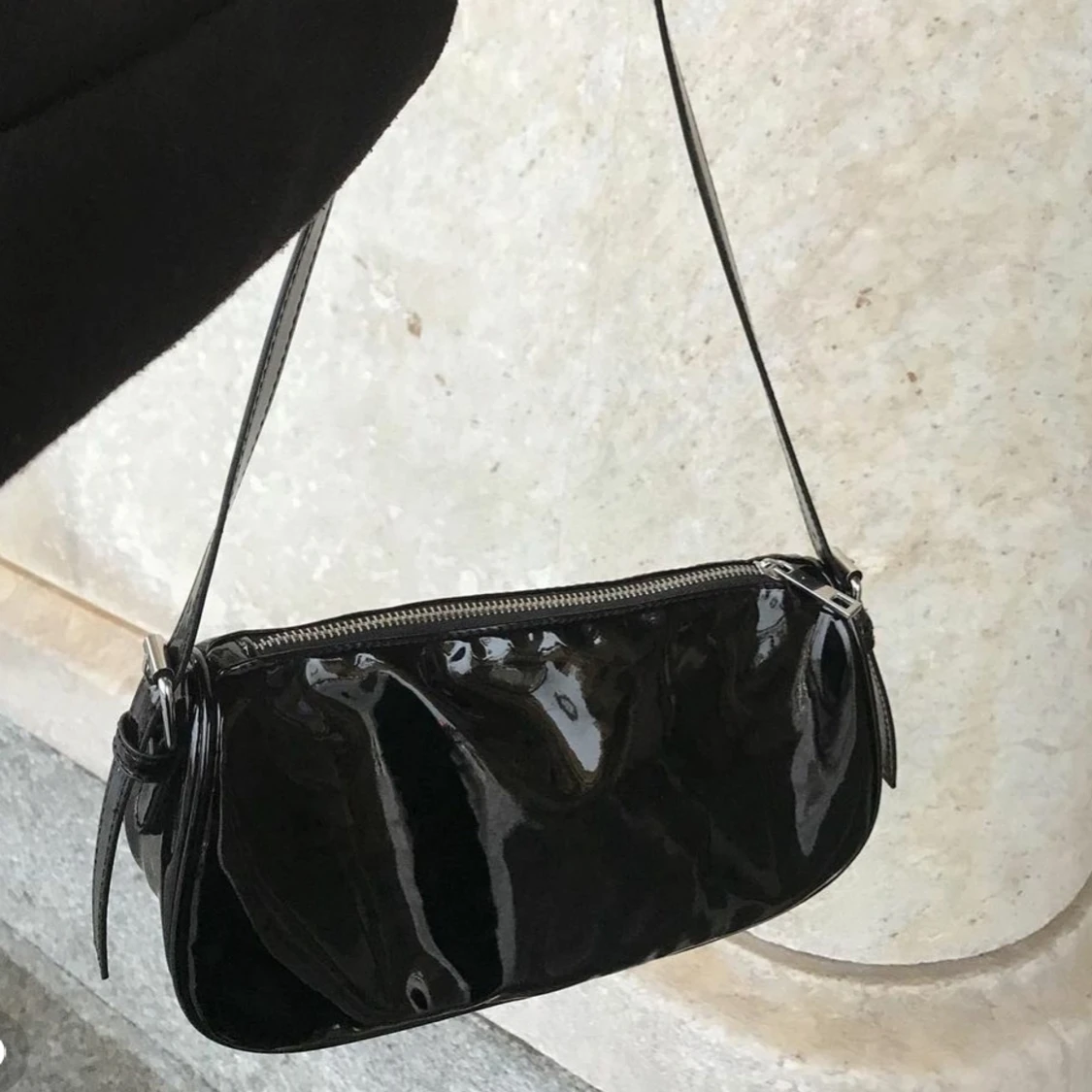 Slutsåld baguette väska i "lack"