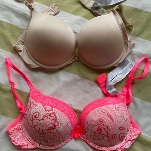 Push-up bhar - Supersöta push-up bh:ar den rosa i 75B å den vita i 80B  Sparsamt använda så i mycket fint skick!